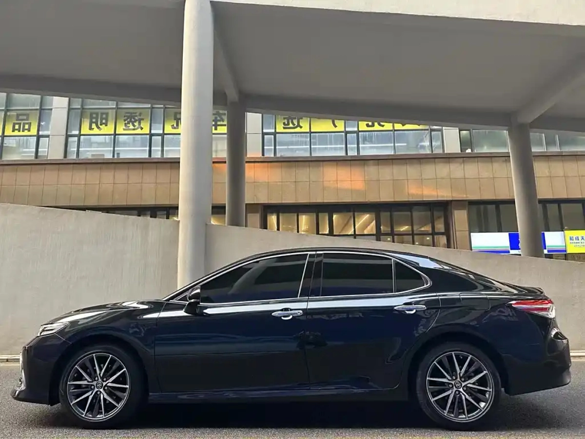 TOYOTA CAMRY