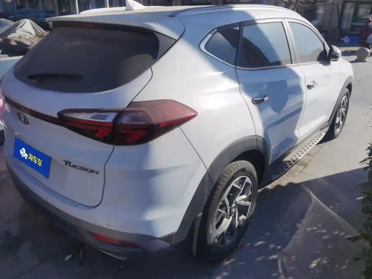 HYUNDAI TUCSON