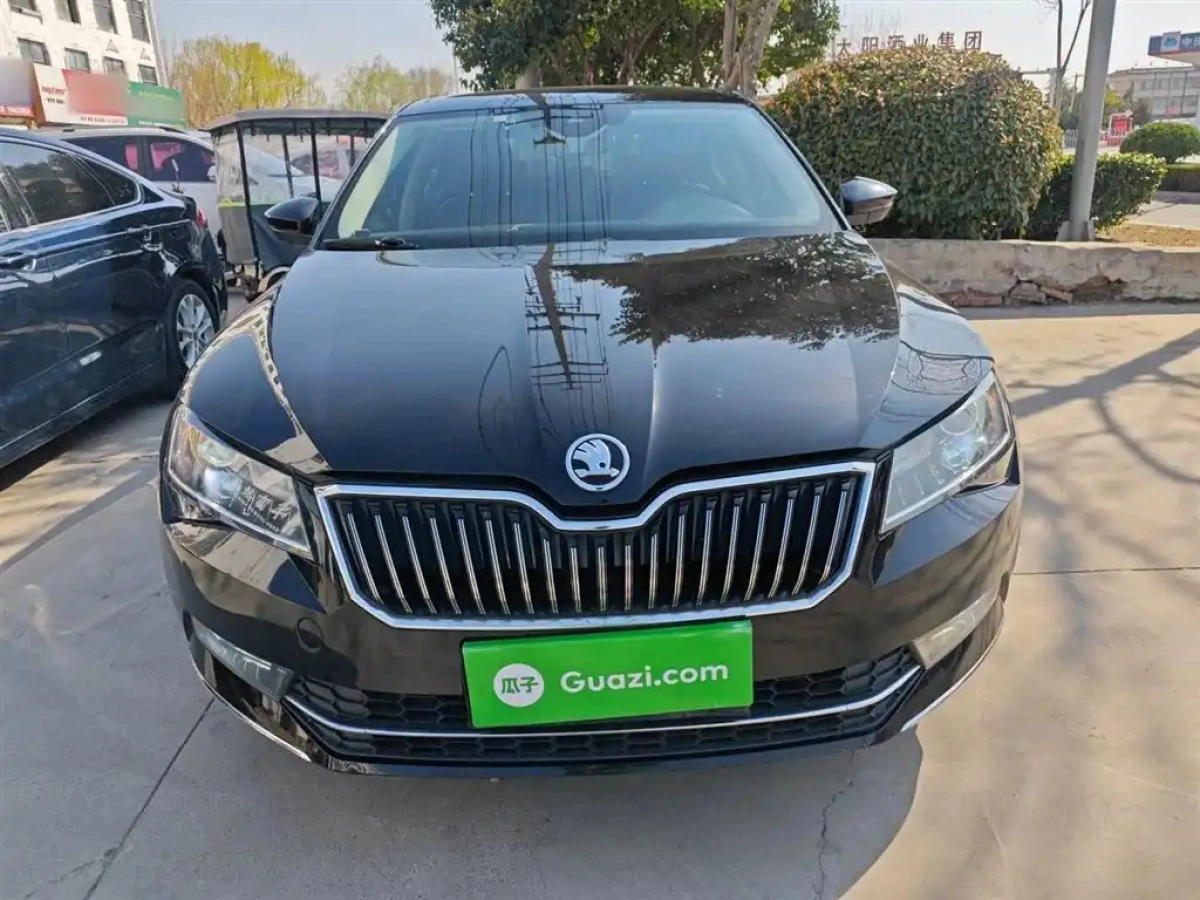 SKODA SUPERB