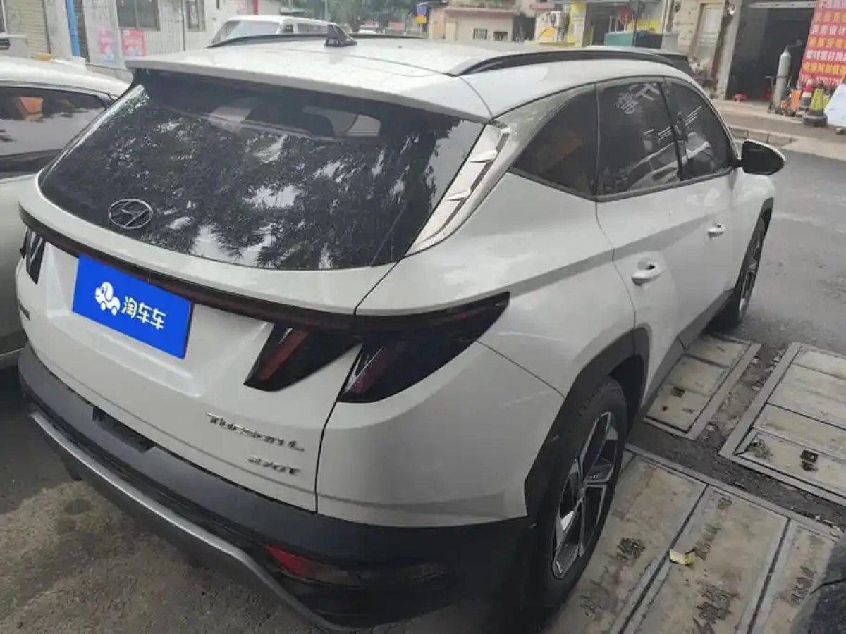 HYUNDAI TUCSON