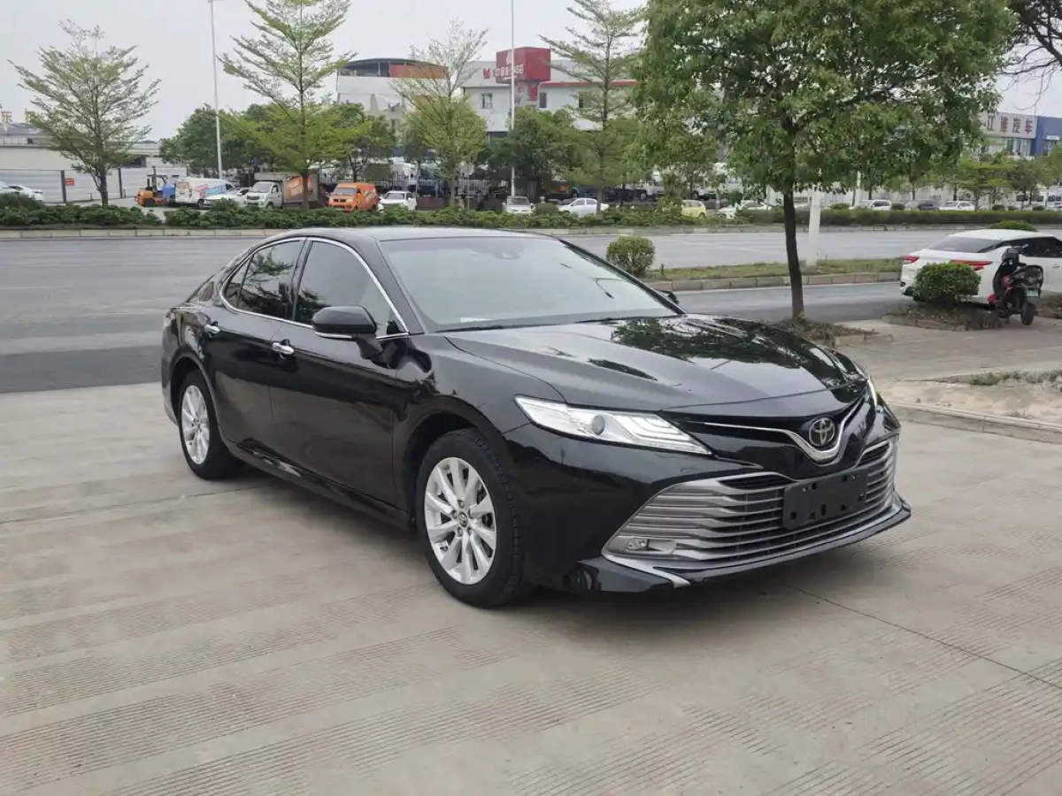 TOYOTA CAMRY