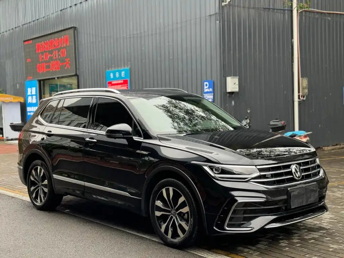 VOLKSWAGEN TIGUAN L