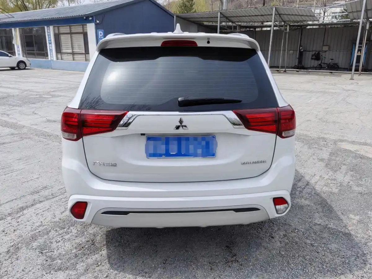 MITSUBISHI OUTLANDER