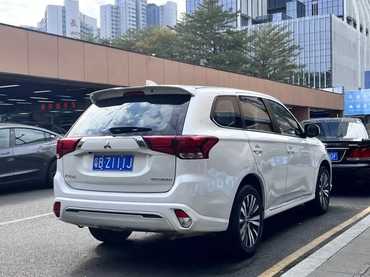 MITSUBISHI OUTLANDER