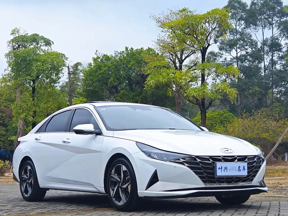 HYUNDAI ELANTRA