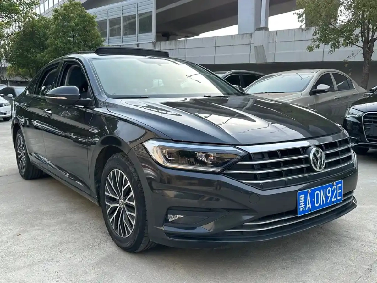 VOLKSWAGEN SAGITAR