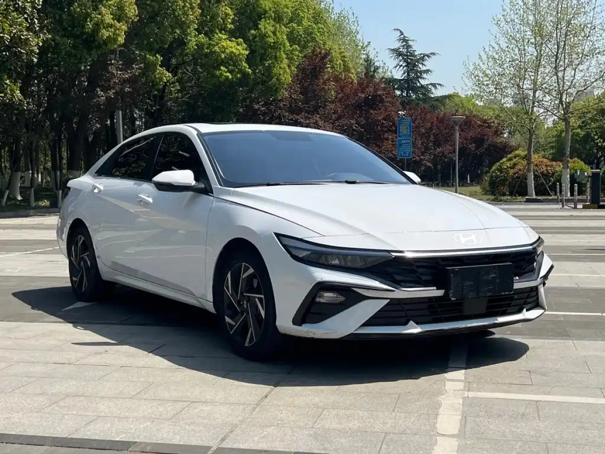 HYUNDAI ELANTRA