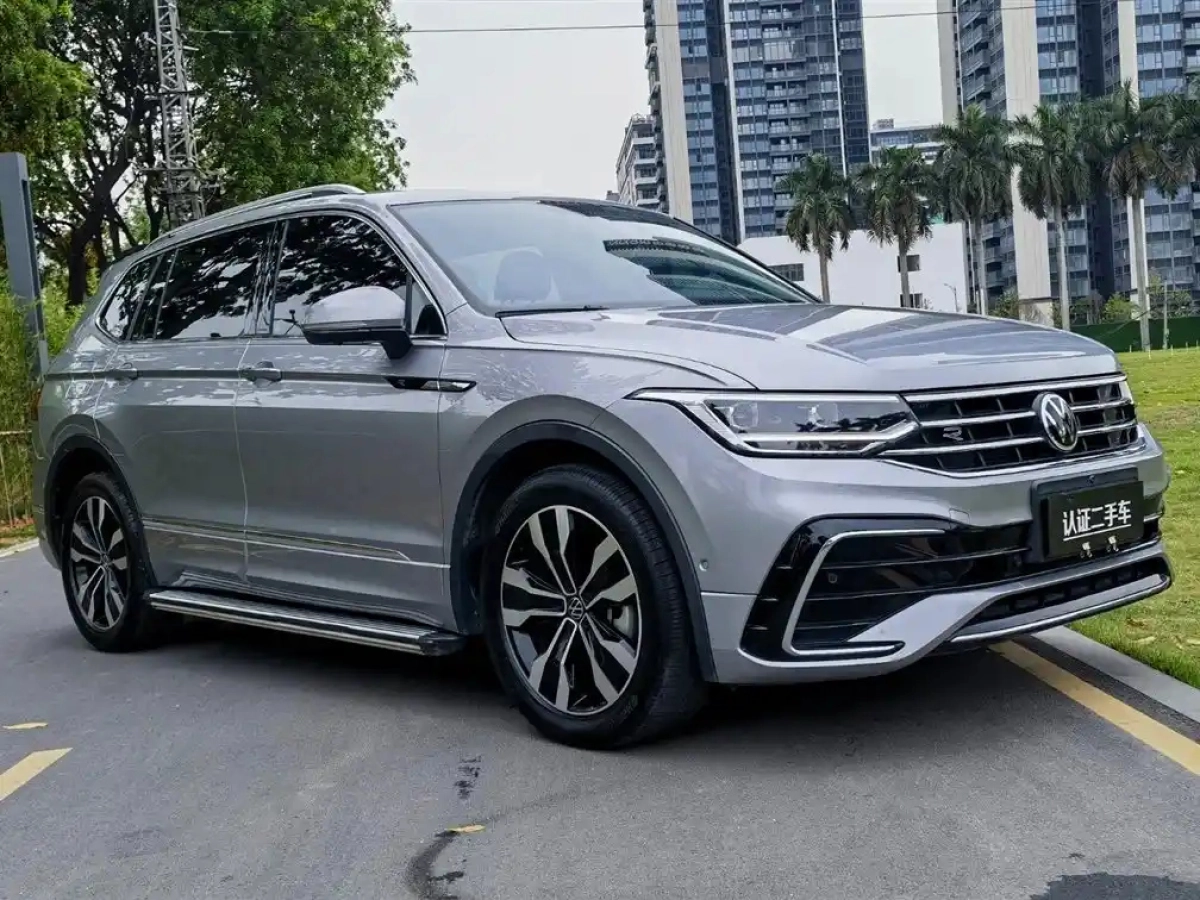 VOLKSWAGEN TIGUAN L
