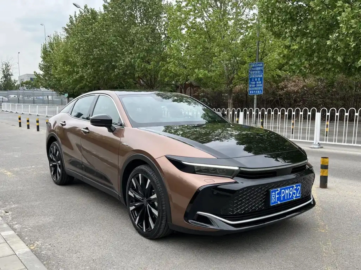 TOYOTA CROWN SPORTCROSS