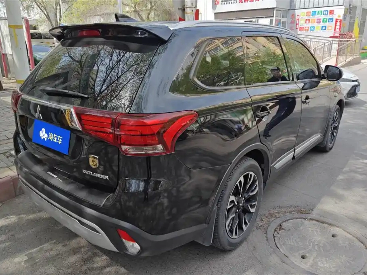 MITSUBISHI OUTLANDER