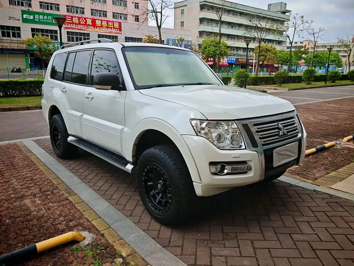 MITSUBISHI PAJERO IMPORT