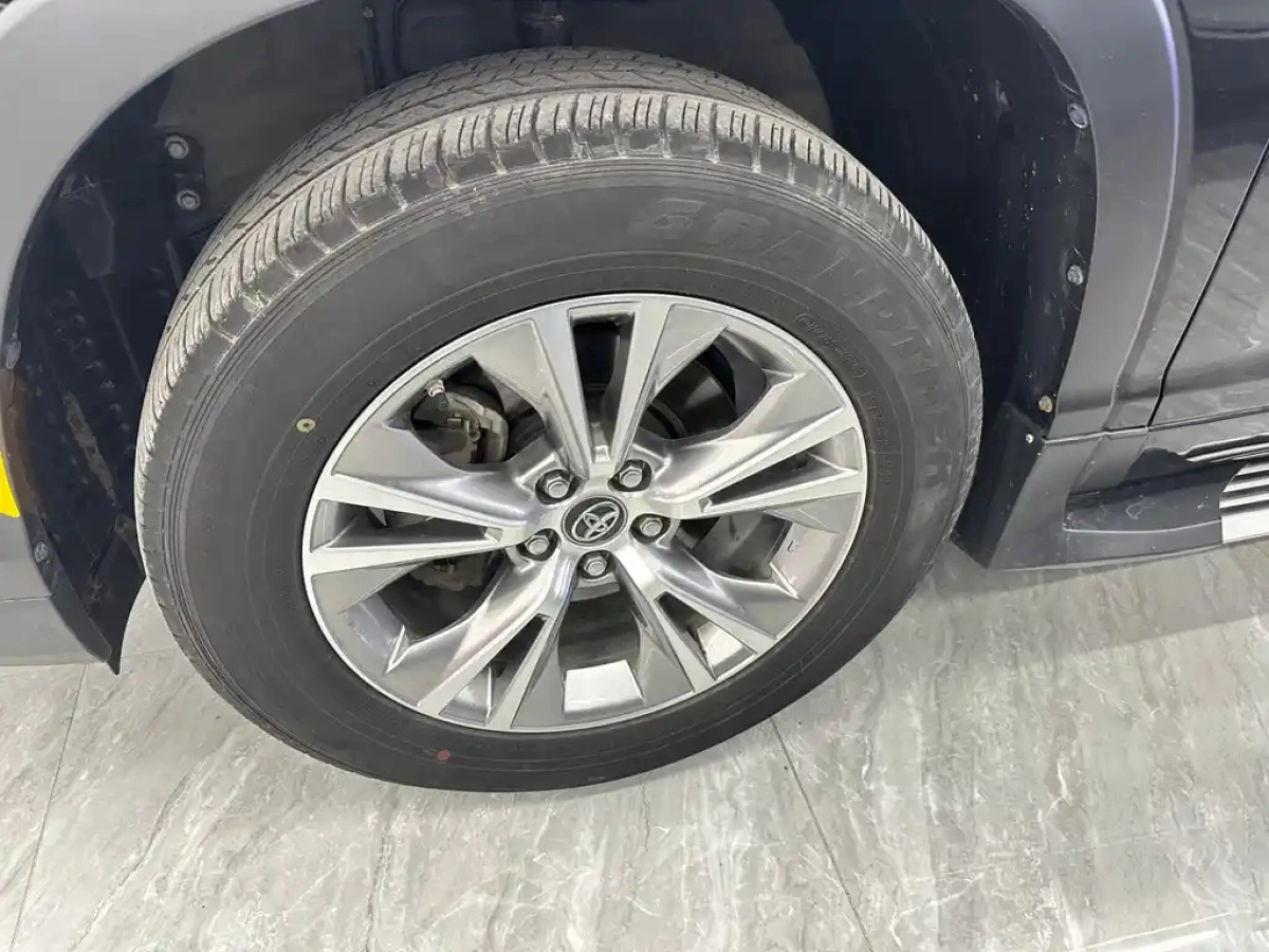 TOYOTA HIGHLANDER