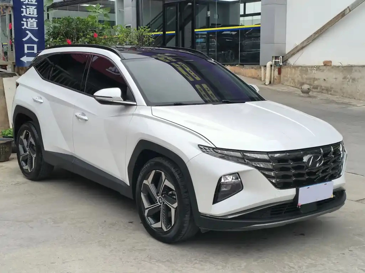 HYUNDAI TUCSON