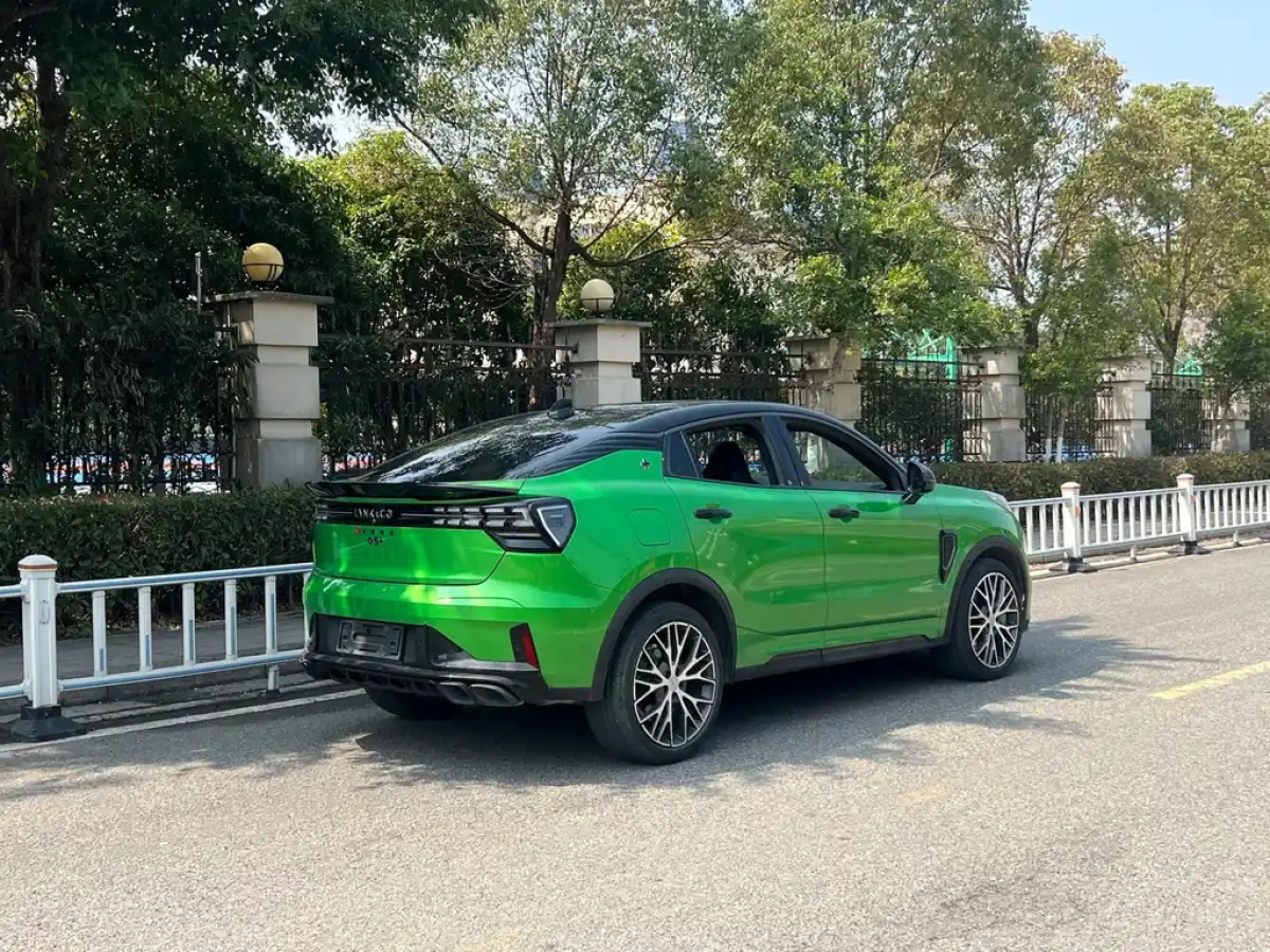 LYNK&CO 05