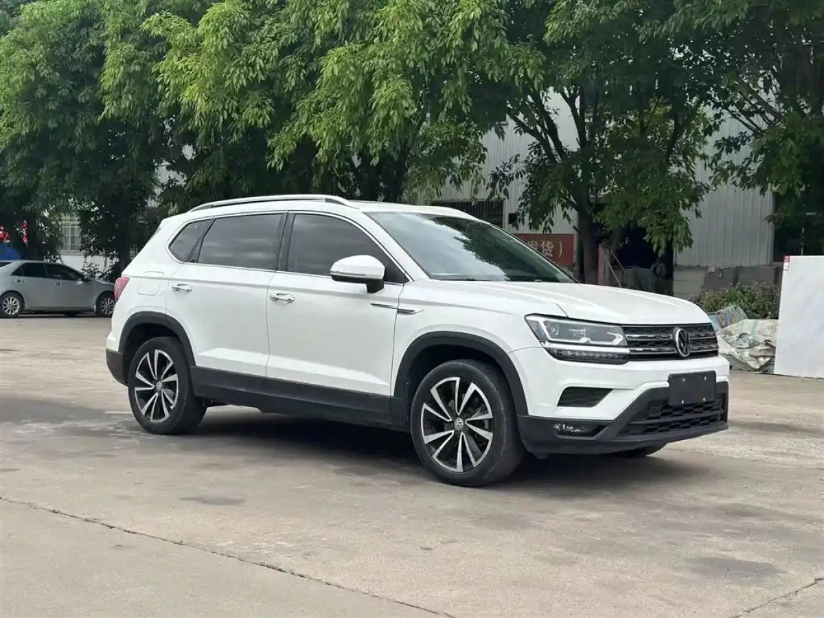 VOLKSWAGEN THARU