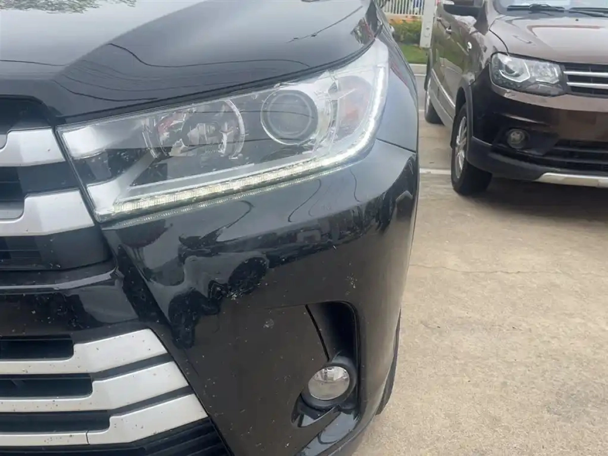 TOYOTA HIGHLANDER