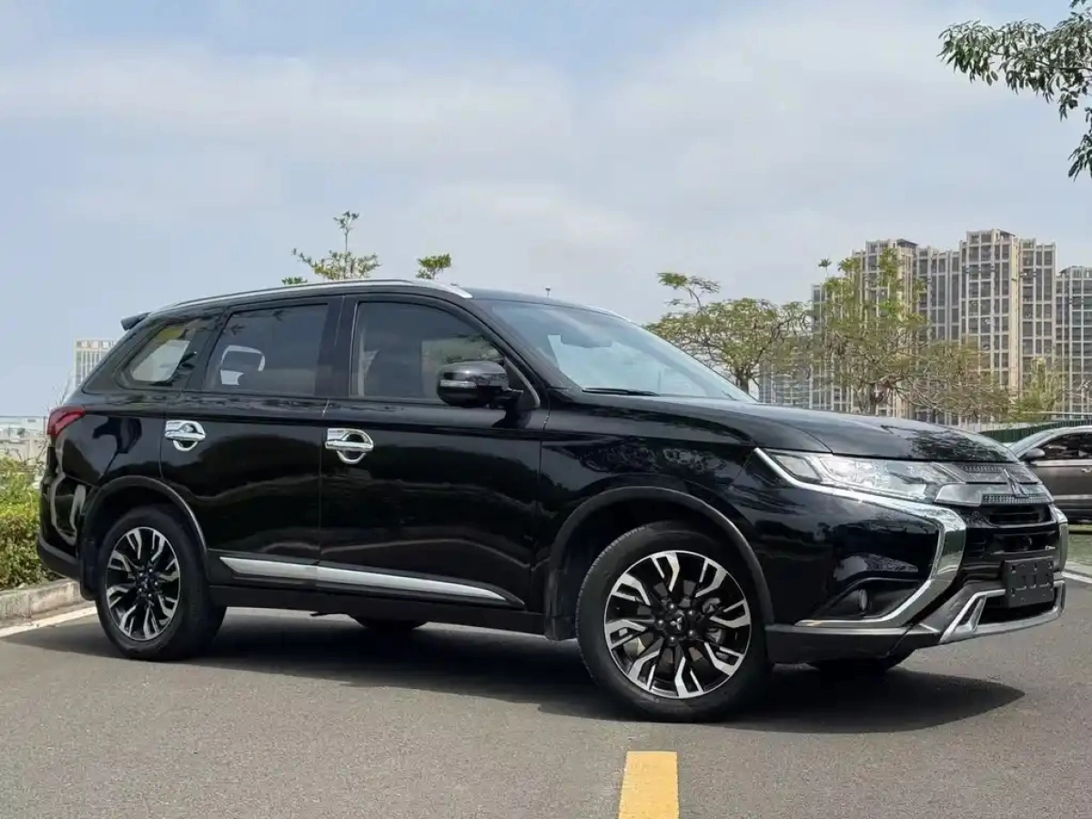 MITSUBISHI OUTLANDER