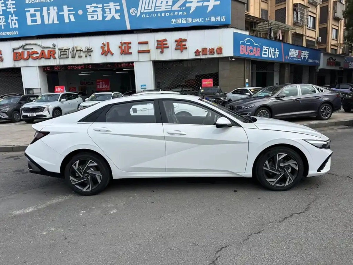 HYUNDAI ELANTRA