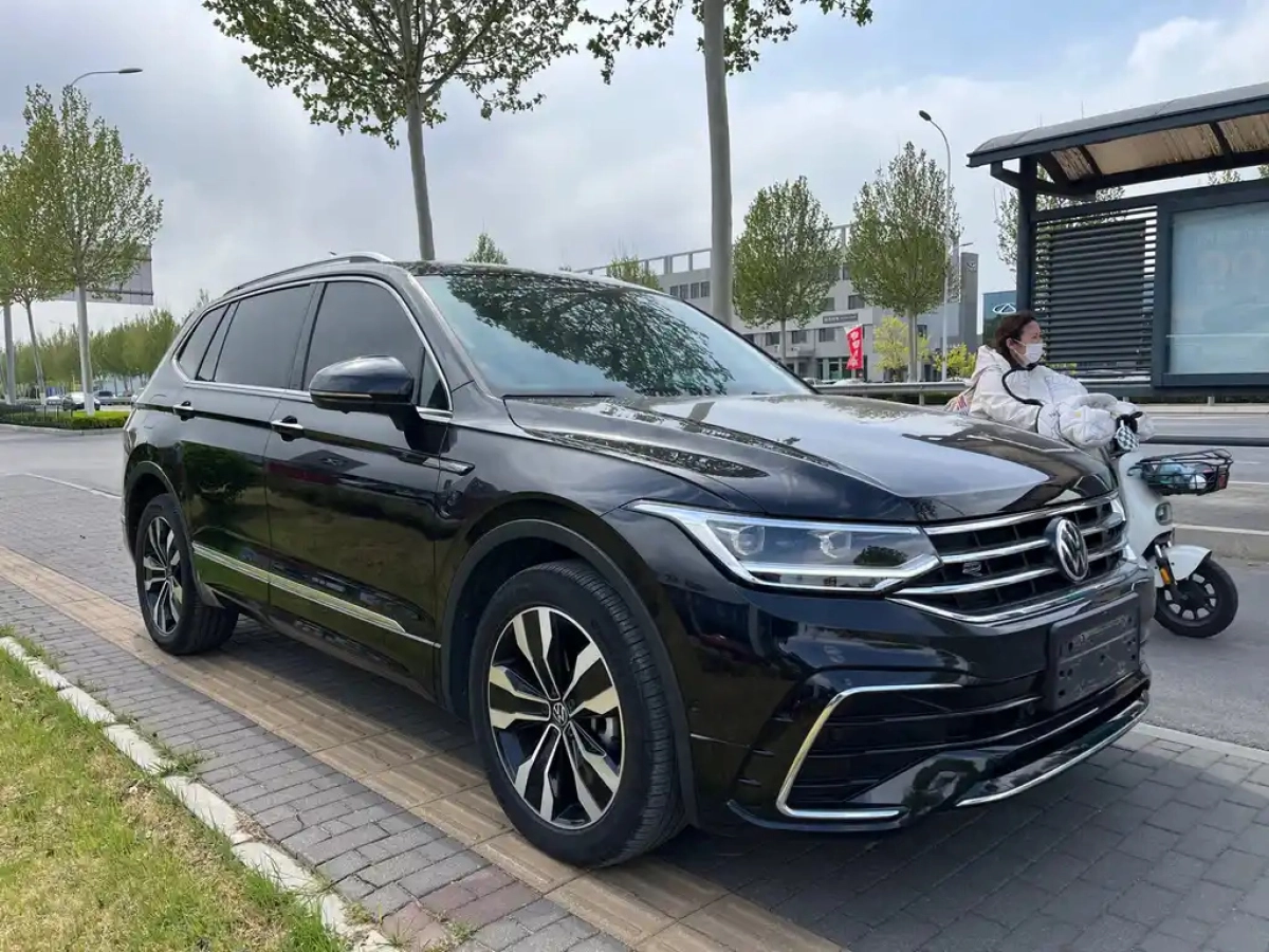 VOLKSWAGEN TIGUAN L
