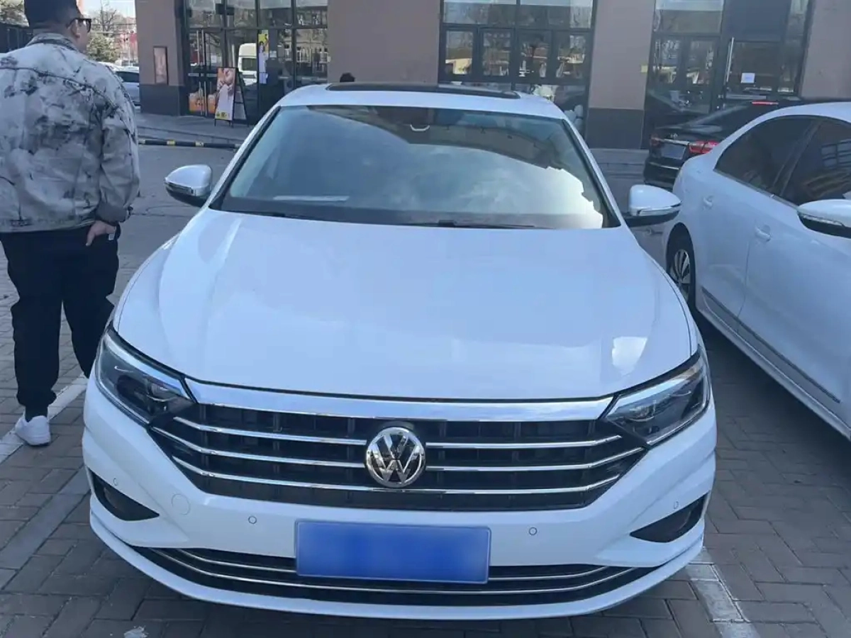 VOLKSWAGEN SAGITAR