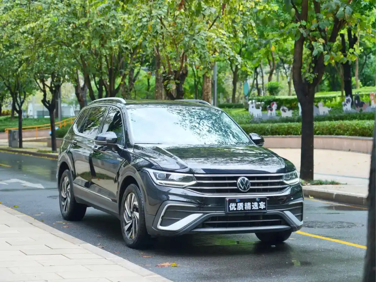 VOLKSWAGEN TIGUAN L