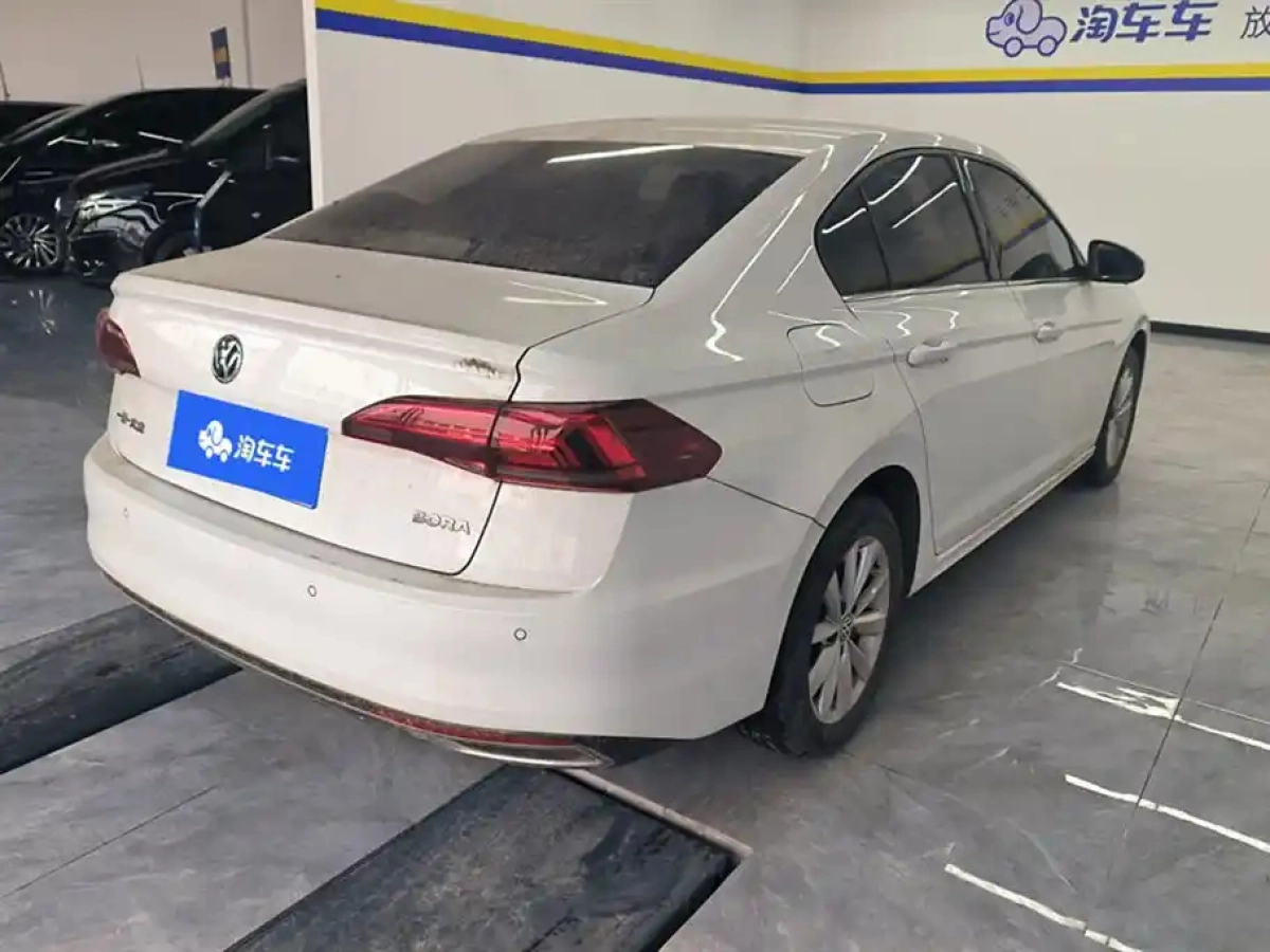 VOLKSWAGEN BORA
