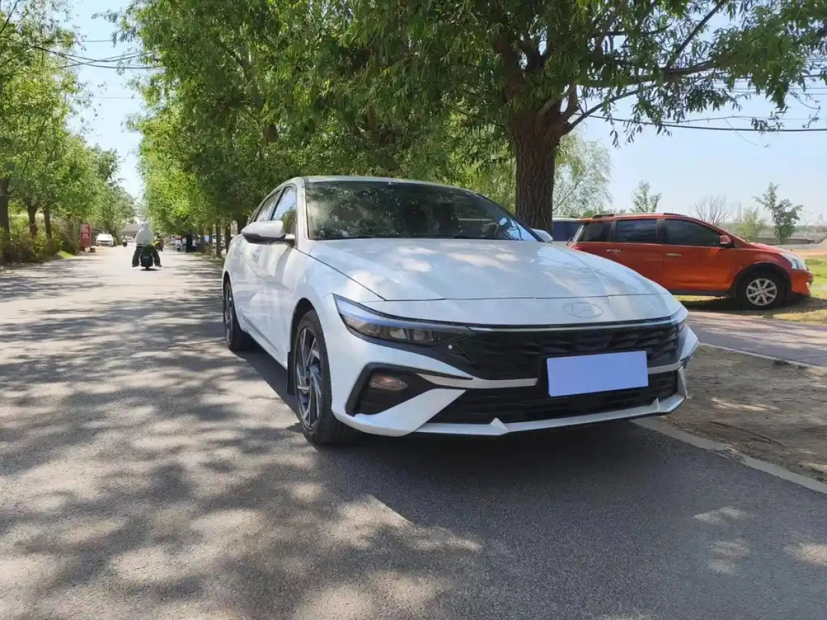 HYUNDAI ELANTRA