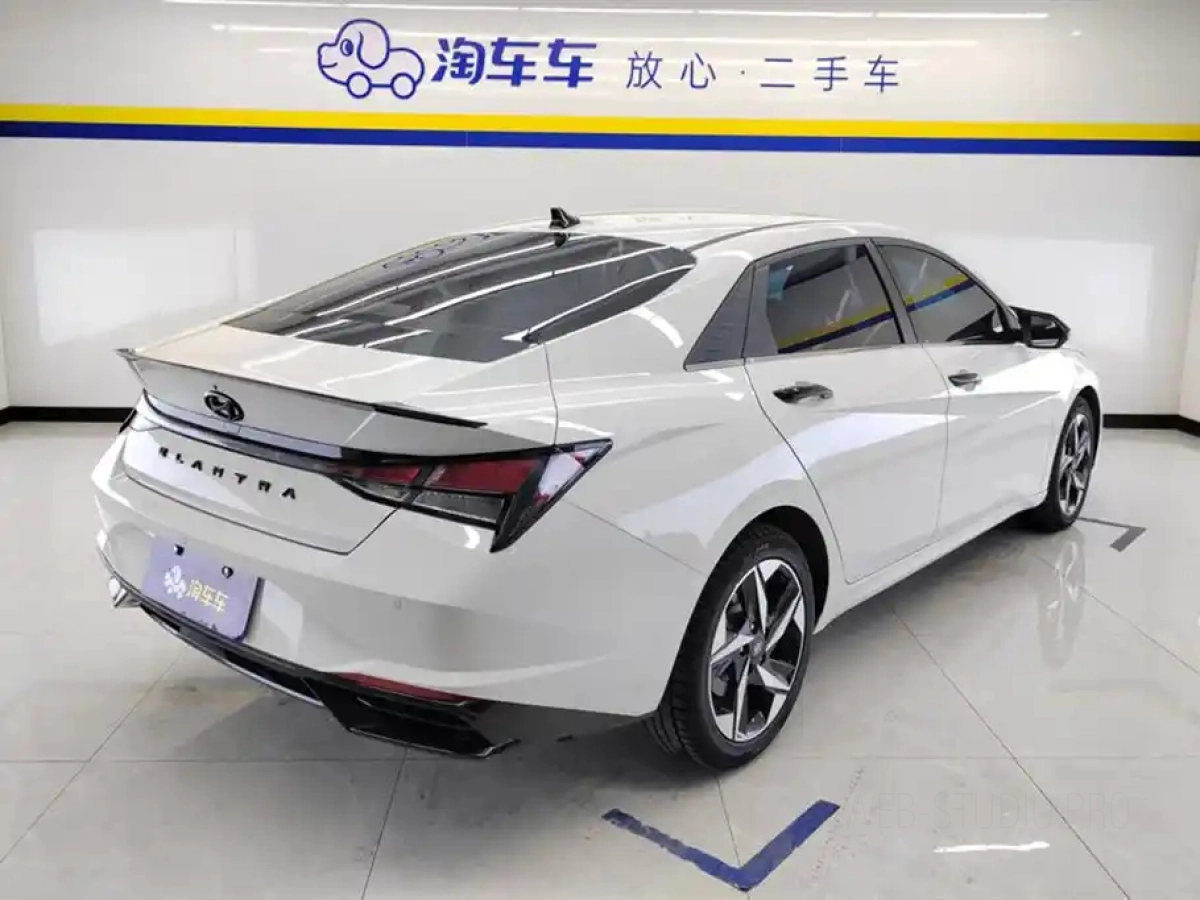 HYUNDAI ELANTRA