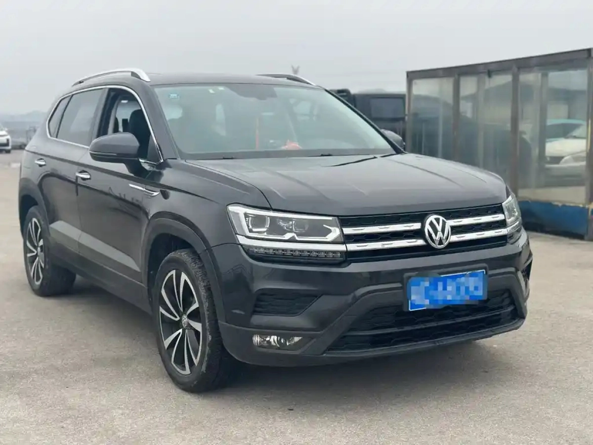 VOLKSWAGEN THARU