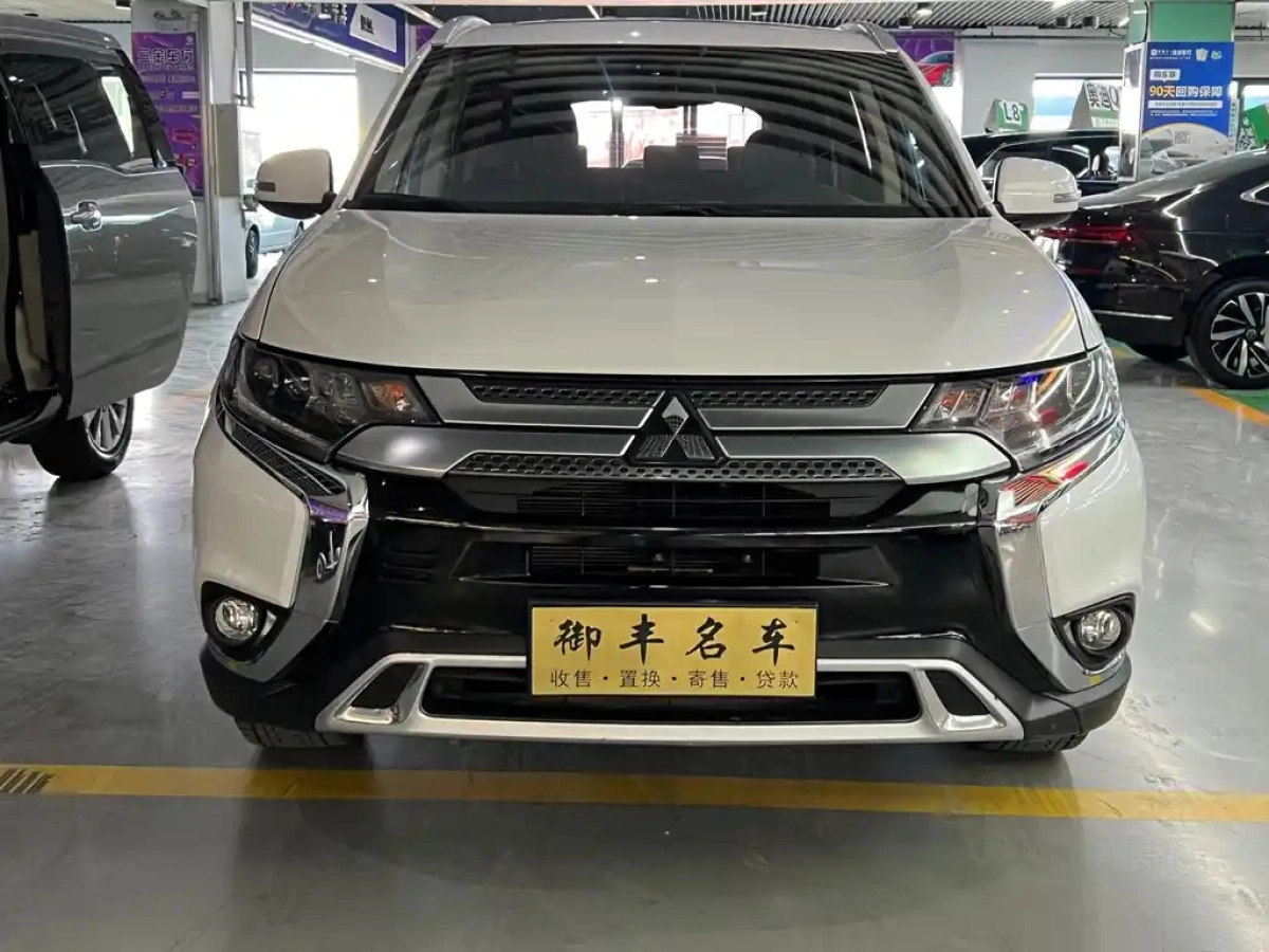 MITSUBISHI OUTLANDER