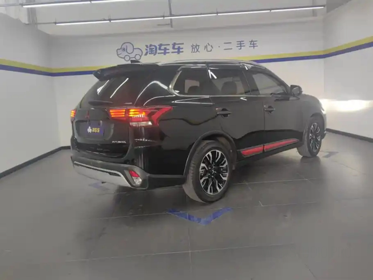 MITSUBISHI OUTLANDER