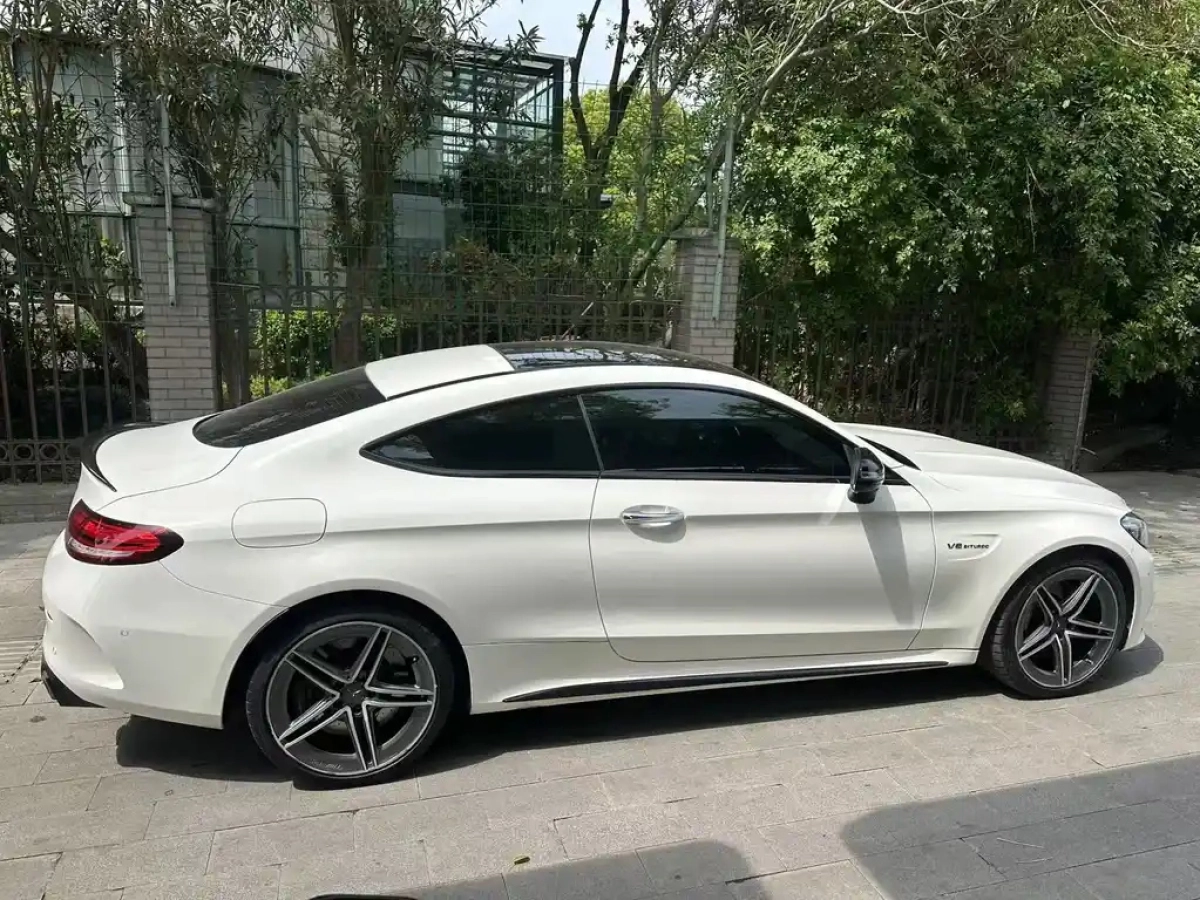 MERCEDES BENZ C-CLASS AMG