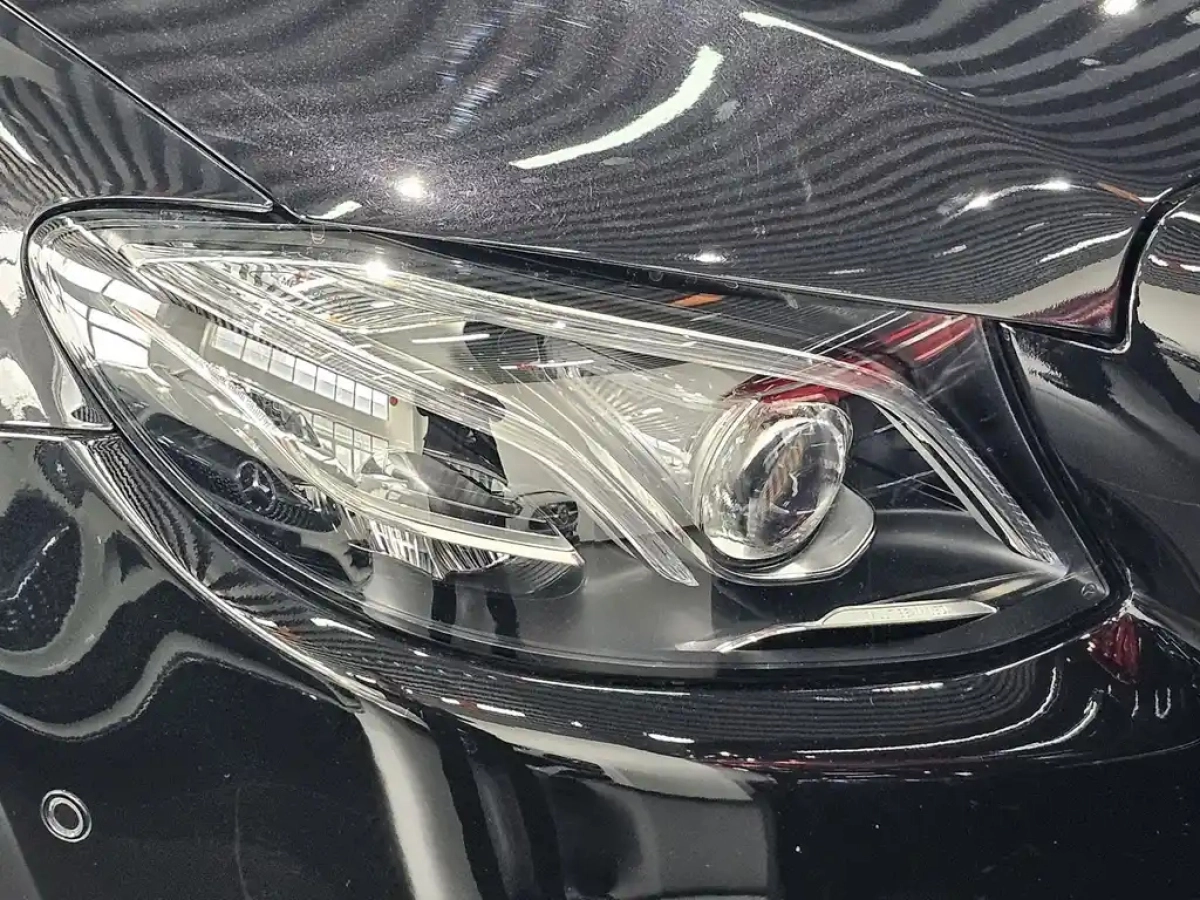 MERCEDES BENZ E-CLASS