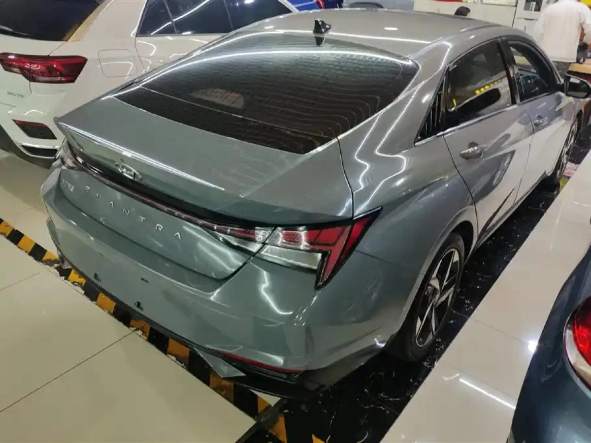HYUNDAI ELANTRA