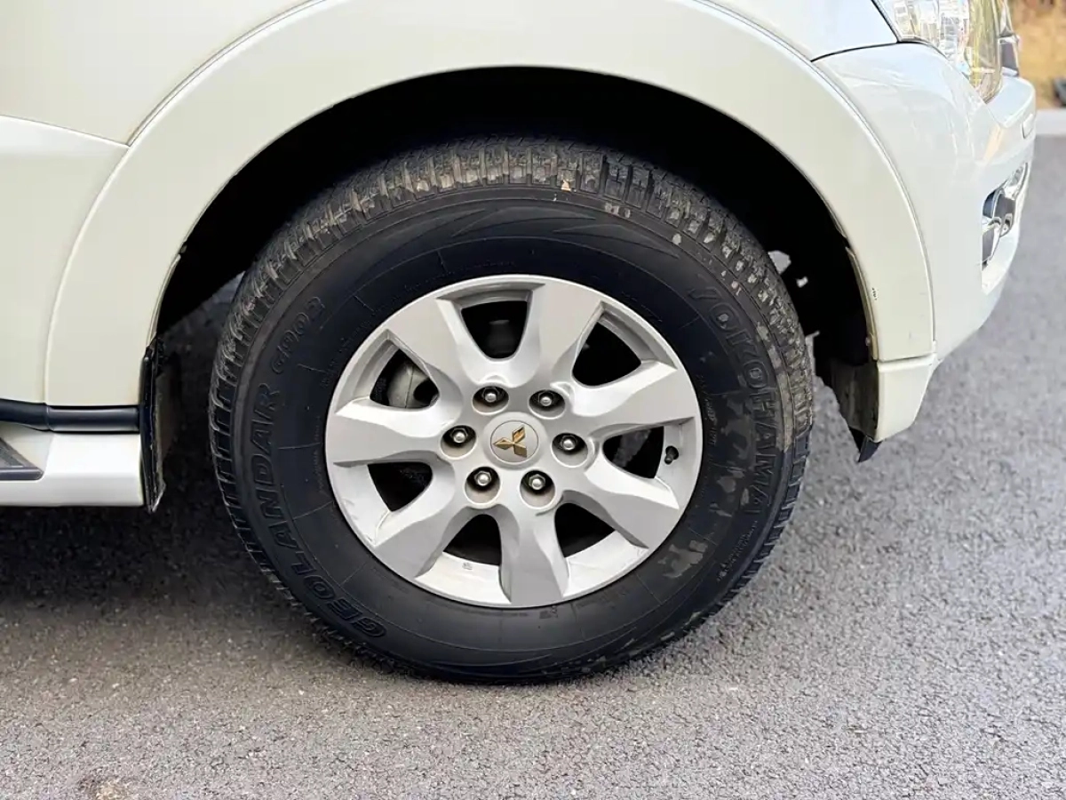 MITSUBISHI PAJERO IMPORT