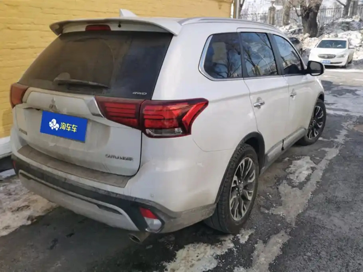 MITSUBISHI OUTLANDER