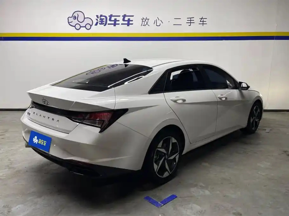 HYUNDAI ELANTRA