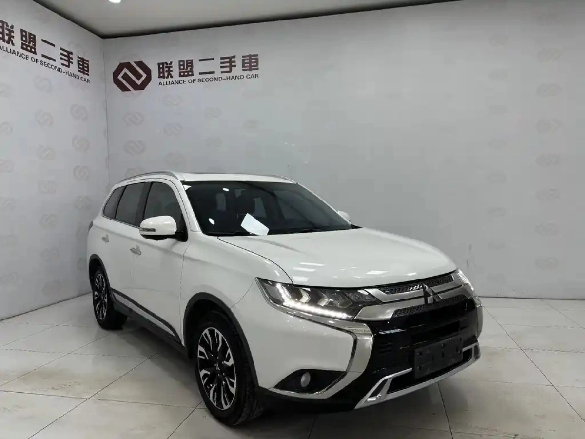 MITSUBISHI OUTLANDER