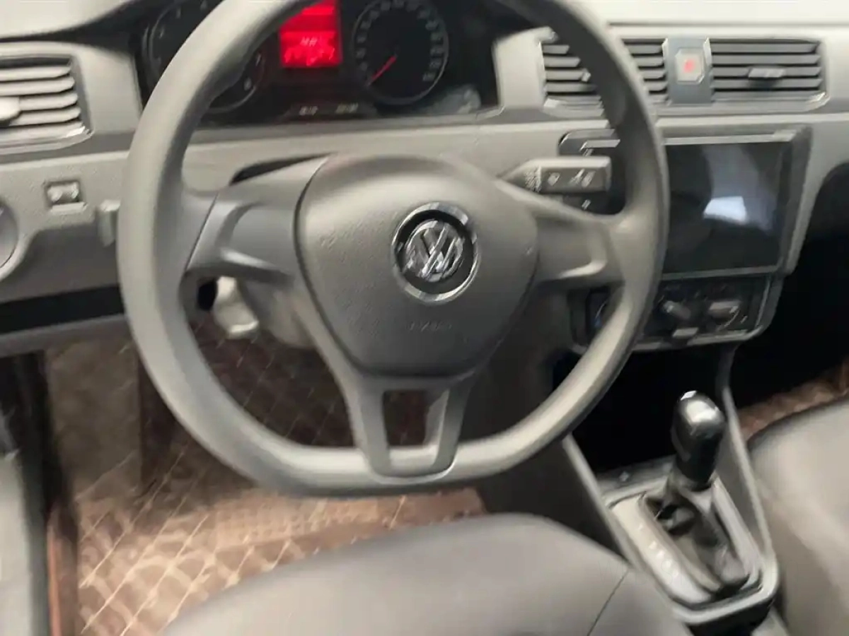 VOLKSWAGEN SANTANA