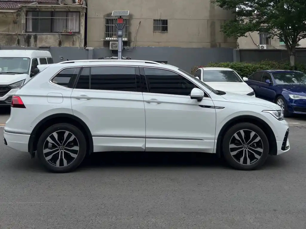 VOLKSWAGEN TIGUAN L
