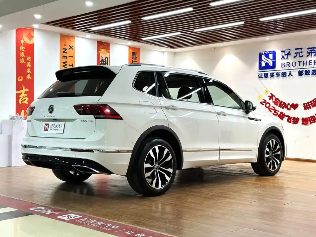VOLKSWAGEN TIGUAN L
