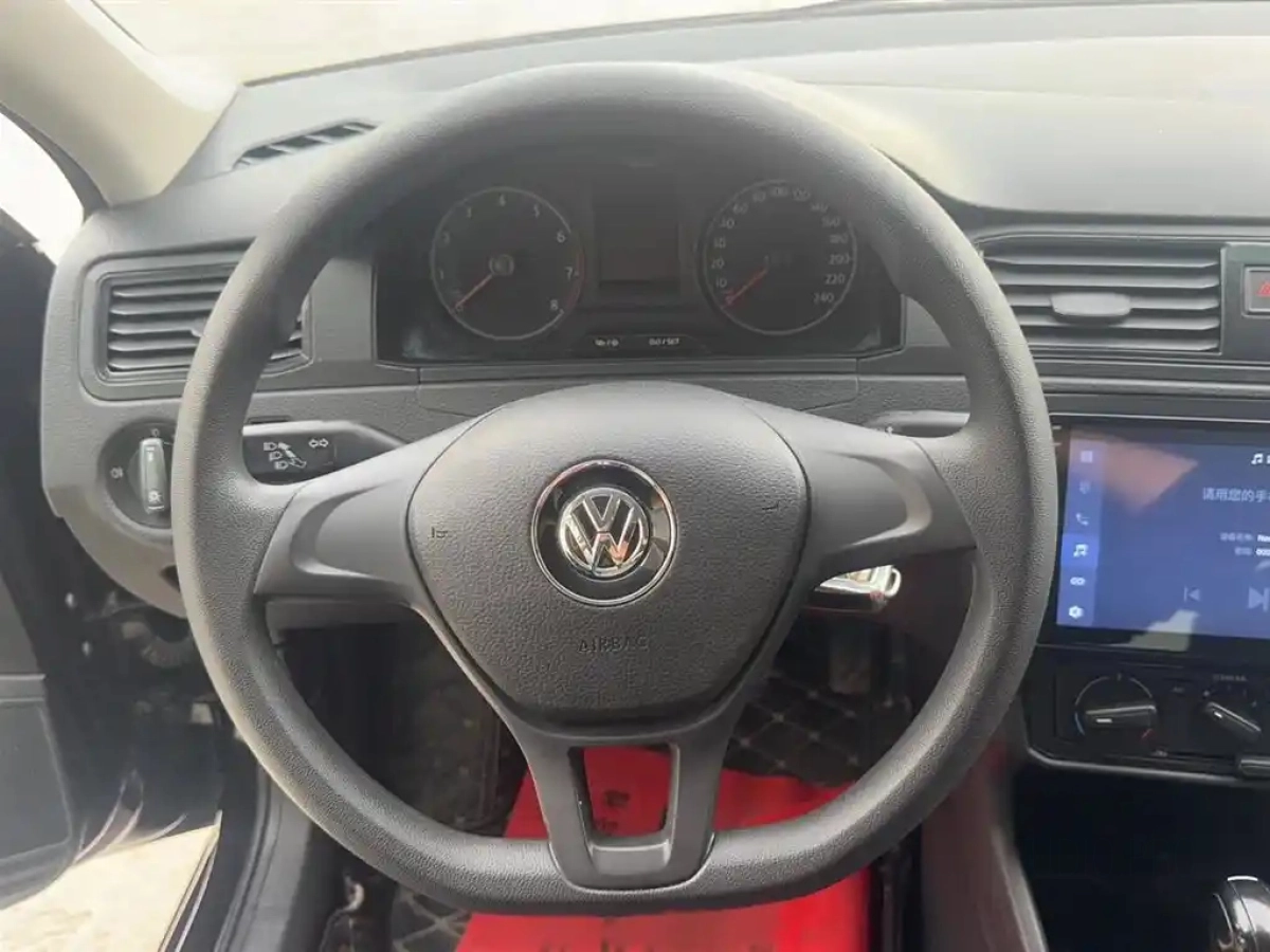 VOLKSWAGEN SANTANA