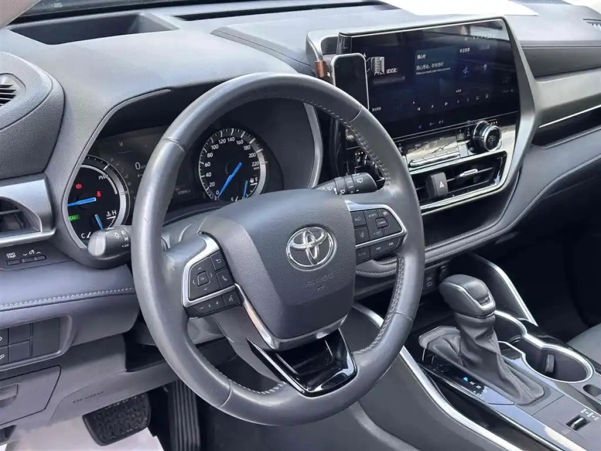 TOYOTA HIGHLANDER