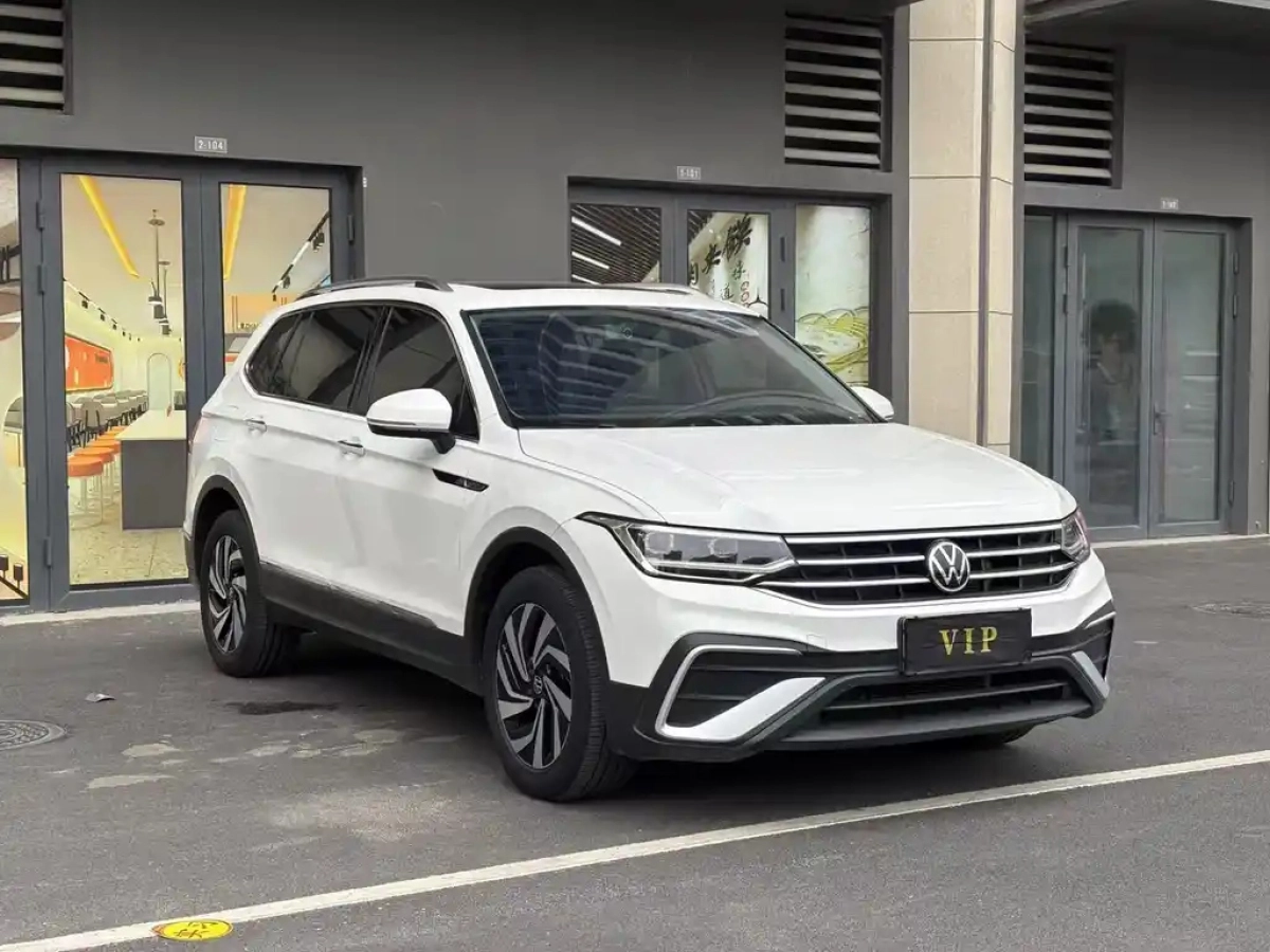 VOLKSWAGEN TIGUAN L