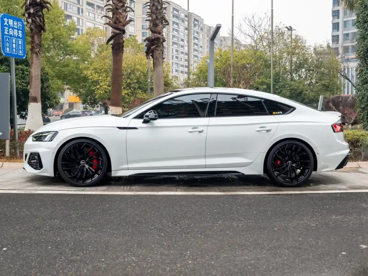 AUDI RS 5