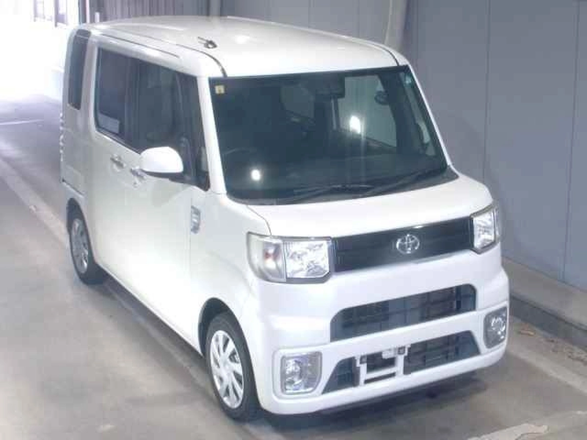 TOYOTA PIXIS MEGA LA700A 2019