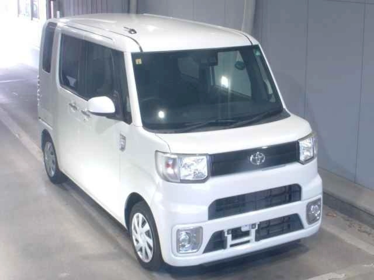 TOYOTA PIXIS MEGA LA700A 2019
