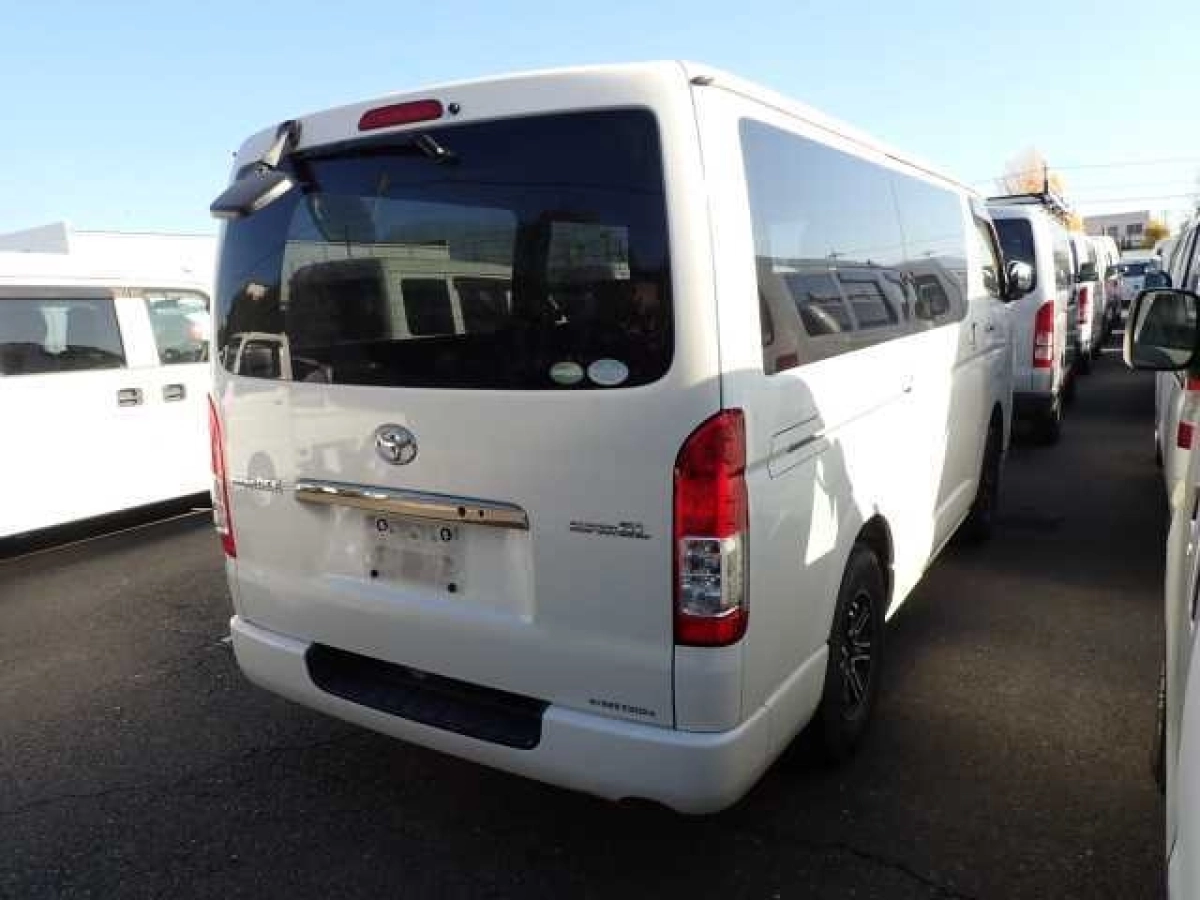 TOYOTA REGIUS ACE VAN