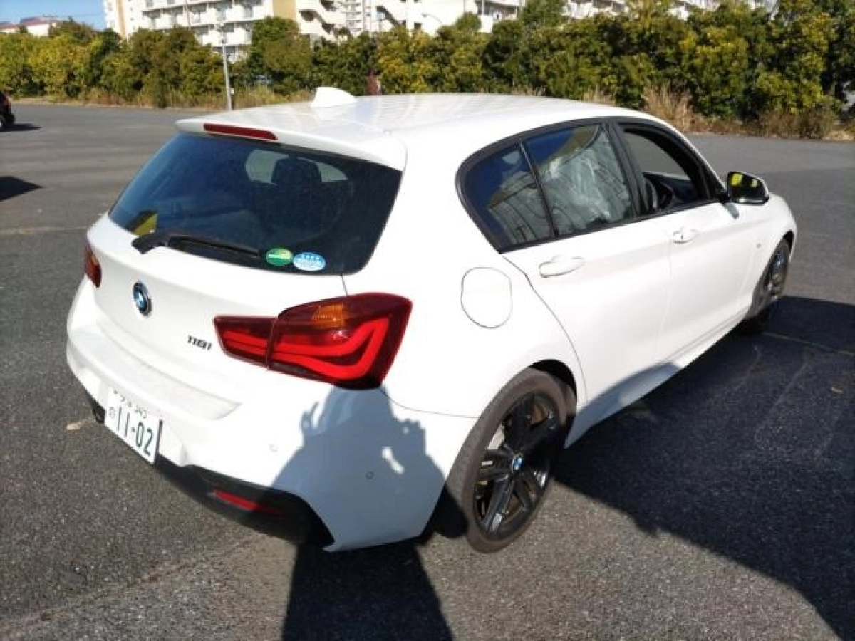 BMW 1 SERIES
