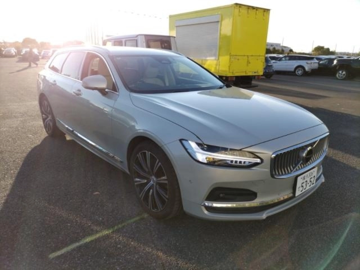 VOLVO V90 PB420TMA 2022